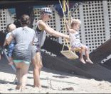 Gwen Stefani et son mari Gavin Rossdale ont passé la journée à la plage avec Kingston et Zuma, le 29/08/09 à Malibu.