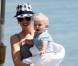 Gwen Stefani avec mari et enfants à la plage... Ils sont trop mignons ! Enfin surtout Gavin quand il nous dévoile son corps...