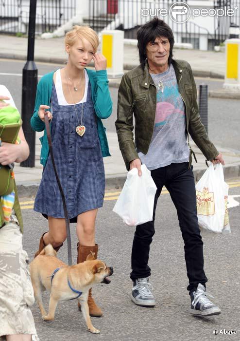 Ronnie Wood avec sa girlfriend Ekaterina Ivanova en avril 2009 