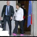 Roselyne Bachelot se sépare de ses fameuses Crocs pour de belles Blouses Roses...