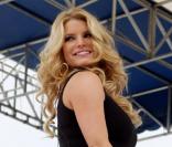 Jessica Simspon apparaît en Floride avec des formes le 26 janvier 2009