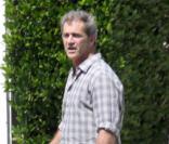 Mel Gibson part s'acheter des cigarettes, Los Angeles septembre 2009