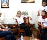 Michèle Alliot-Marie et des militant à l'Université d'été de l'UMP à Seignosse dans les landes (5 septembre 2009)