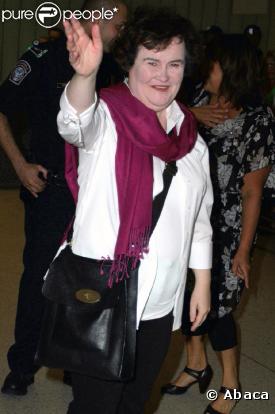 Susan Boyle arrive à l'aéroport LAX de Los Angeles, hier.