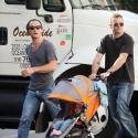 Jude Law bientôt papa, se réhabitue aux tout petits avec... le premier mari d'Angelina Jolie ! Regardez !