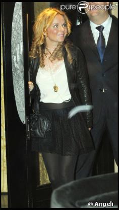 Geri Halliwell sort du bar Mayfair à Londre le 17 septembre 2009