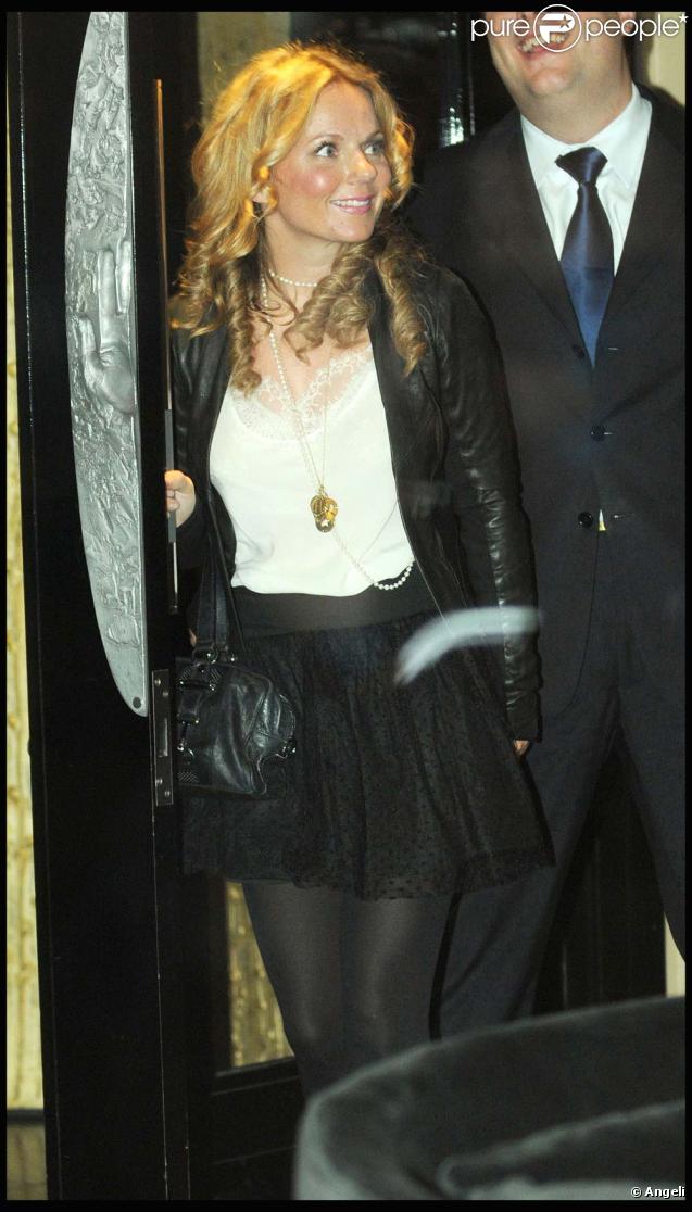 Geri Halliwell sort du bar Mayfair à Londre le 17 septembre 2009