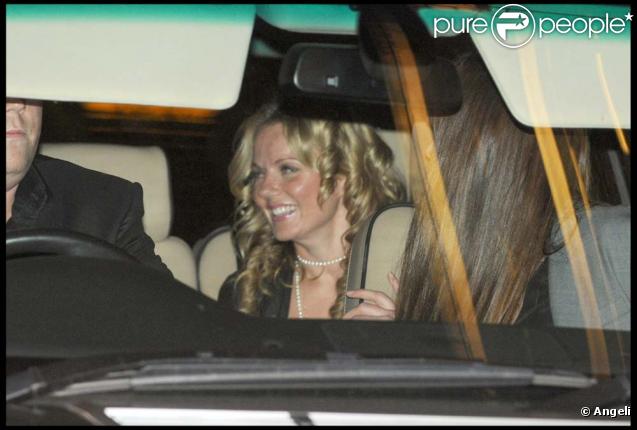 Geri Halliwell sort du bar Mayfair à Londre le 17 septembre 2009