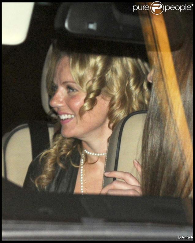 Geri Halliwell sort du bar Mayfair à Londre le 17 septembre 2009