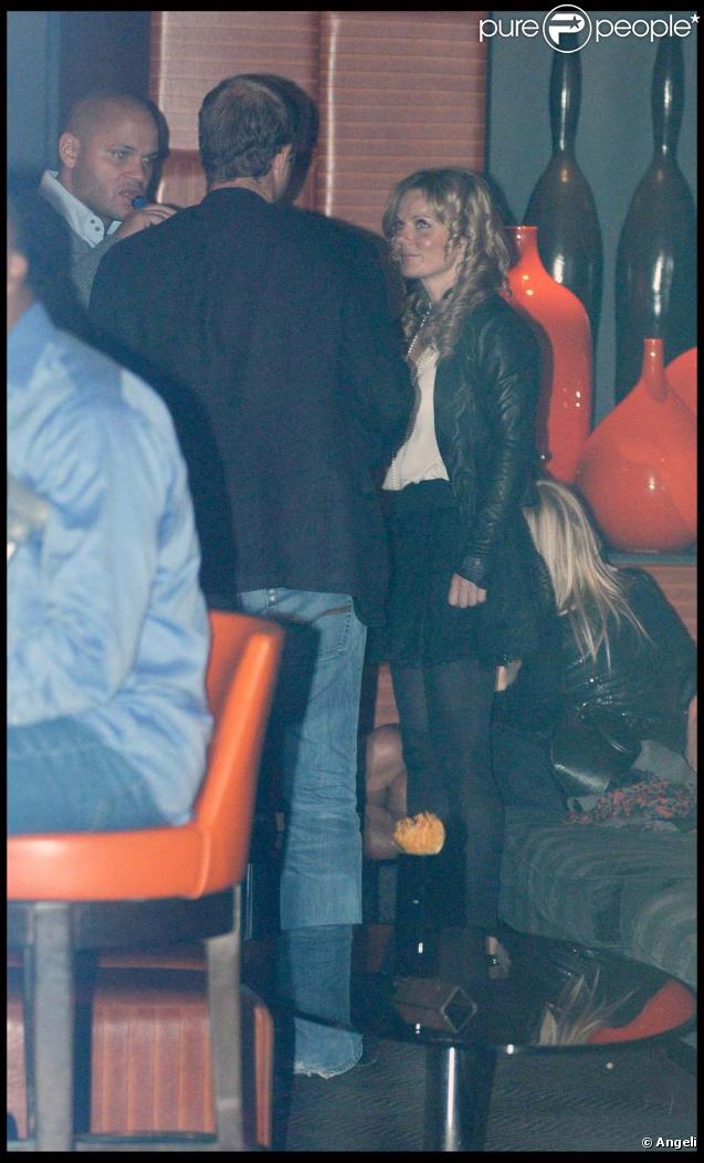 Geri Halliwell sort du bar Mayfair à Londre le 17 septembre 2009