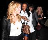 Geri Halliwell en compagnie de ses copines Spice Girls, Melanie Brown, Emma Bunton, et Melanie C