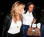 Geri Halliwell en compagnie de ses copines Spice Girls, Melanie Brown, Emma Bunton, et Melanie C