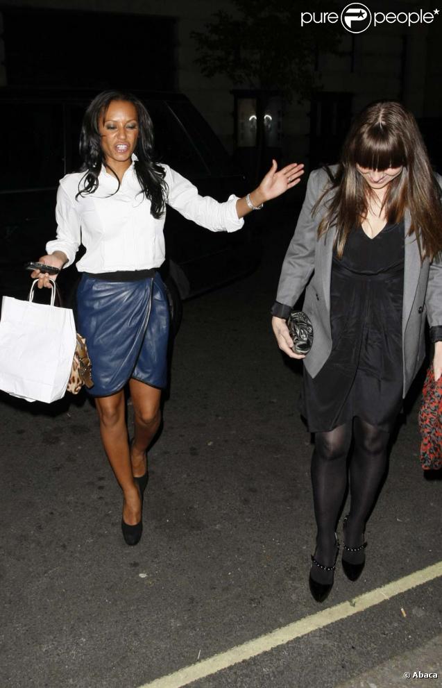 Geri Halliwell et ses copines les Spice Girls vont diner au restaurant Palm à Londres le 17 septembre 2009