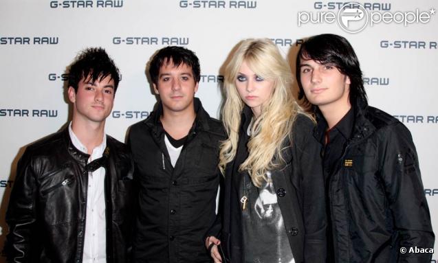 Taylor Momsen et son groupe The Reckless au défilé G-Star Raw lors de la Fashion Week de New York, le 15 septembre 2009