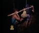 En pleine nuit, il faut porter les poids jusqu'au bivouac : dur !