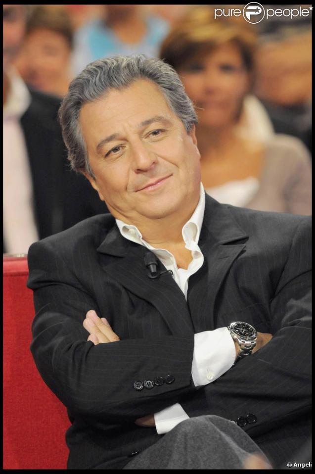 Christian Clavier sur le plateau de  Vivement Dimanche .