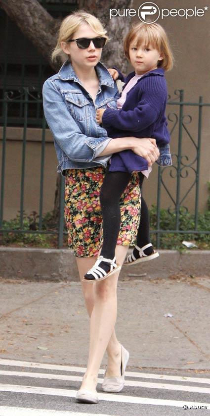 Michelle Williams et sa fille Matilda en mai 2009 