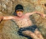 Thomas Dutronc prend la pose avec les lunettes 