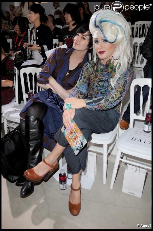 Erin O'Connor et Jodie Harsh au défilé Red Label de Vivienne Westwood, le 20 septembre 2009