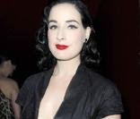 Lundi 21 septembre 2009, le Crazy Horse présente sa nouvelle revue,  Désirs . Parmi les spectateurs, Dita Von Teese 