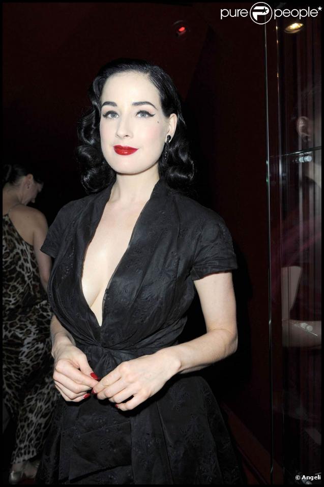 Lundi 21 septembre 2009, le Crazy Horse présente sa nouvelle revue,  Désirs . Parmi les spectateurs, Dita Von Teese 