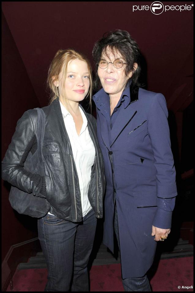 Lundi 21 septembre 2009, le Crazy Horse présente sa nouvelle revue,  Désirs . Parmi les spectateurs, Mélanie Thierry et Dani 