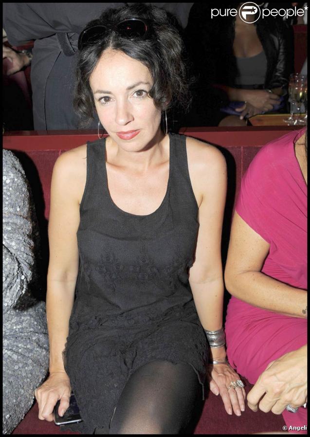 Lundi 21 septembre 2009, le Crazy Horse présente sa nouvelle revue,  Désirs . Parmi les spectateurs, Béatrice Ardisson 