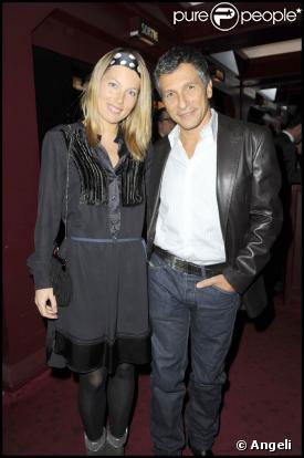 Lundi 21 septembre 2009, le Crazy Horse présente sa nouvelle revue,  Désirs . Parmi les spectateurs, Nagui et sa compagne Mélanie Page 