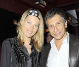 Lundi 21 septembre 2009, le Crazy Horse présente sa nouvelle revue,  Désirs . Parmi les spectateurs, Nagui et sa compagne Mélanie Page 