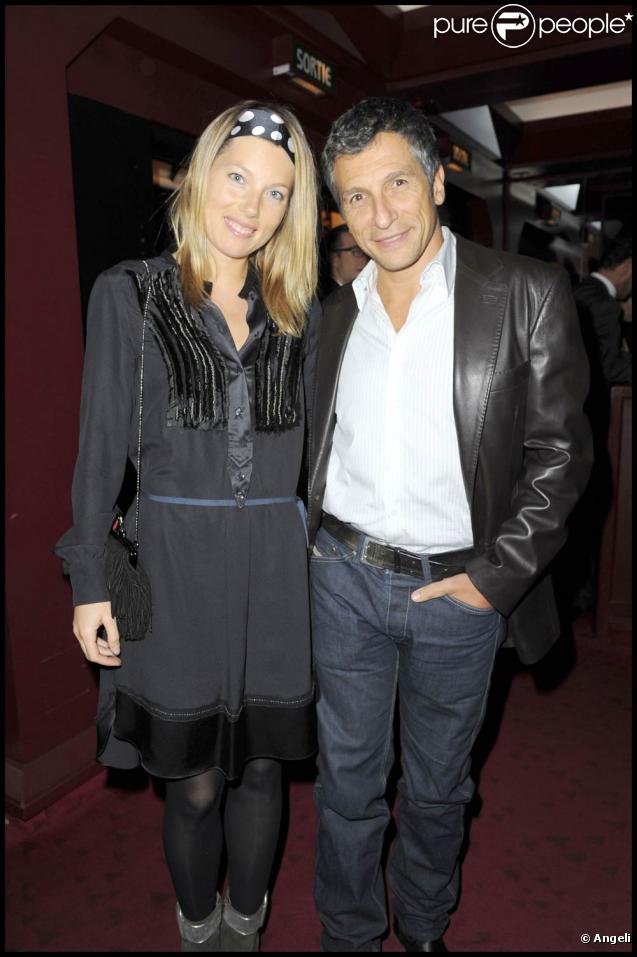 Lundi 21 septembre 2009, le Crazy Horse présente sa nouvelle revue,  Désirs . Parmi les spectateurs, Nagui et sa compagne Mélanie Page 