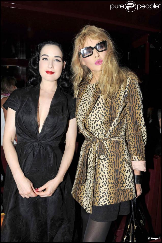 Lundi 21 septembre 2009, le Crazy Horse présente sa nouvelle revue,  Désirs . Parmi les spectateurs, Dita Von Teese et Arielle Dombasle 