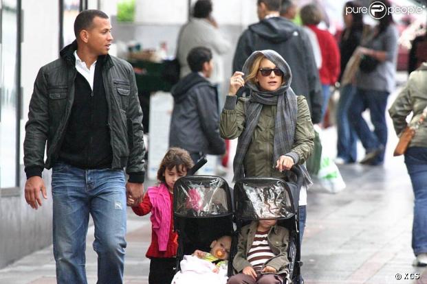 Kate Hudson et Alex Rodriguez se baladent à Seattle avec leurs enfants respectifs. 19/09/09