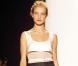 Natalia Vodianova défile pour Narciso Rodriguez, le 20 septembre 2002 à New York 