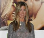 Jennifer Aniston a réussi à profiter du succès de son personnage Rachel Green. Aujourd'hui elle est la Miss Comédie Romantique d'Hlollywood. Et si Rachel vit le parfait amour avec Ross, Jen' elle cherche encore l'âme soeur...