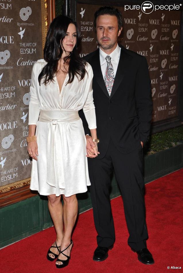 Dans la vie, Courteney Cox n'est pas aussi maniaque que Monica, mais en tout cas elle est aussi heureuse en amour. Son Chandler Bing à elle c'est David Arquette. Après dix ans de mariage ils sont toujours au top et leur petite Coco est trop craquante