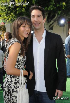 David Schwimmer et sa compagne. Finalement le paléontologue a trouvé une petite amie... Et ce n'est pas un fossile !