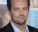 Après une brève relation avec Julia Roberts, Matthew Perry n'a jamais trouvé chaussure à son pied ! Après des allers et retours dans les cures de désintox, Matthew revient finalement sur le devant de la scène dans  17 ans, encore  ! Et Bing !<br