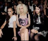 Alice Dellal, Portia Freeman et paeches Geldof au défilé Dolce & Gabbana à Milan, le 27 septembre 2009