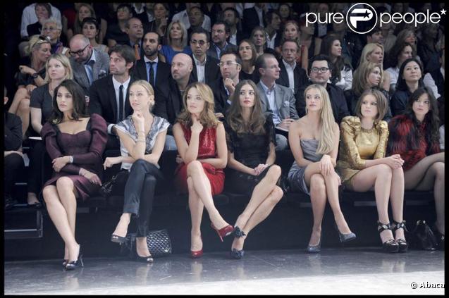 Un premier rang bien garni au défilé Dolce & Gabbana à Milan, le 27 septembre 2009