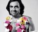 Le romantique André Manoukian vous propose un strip-tease... très fleuri !