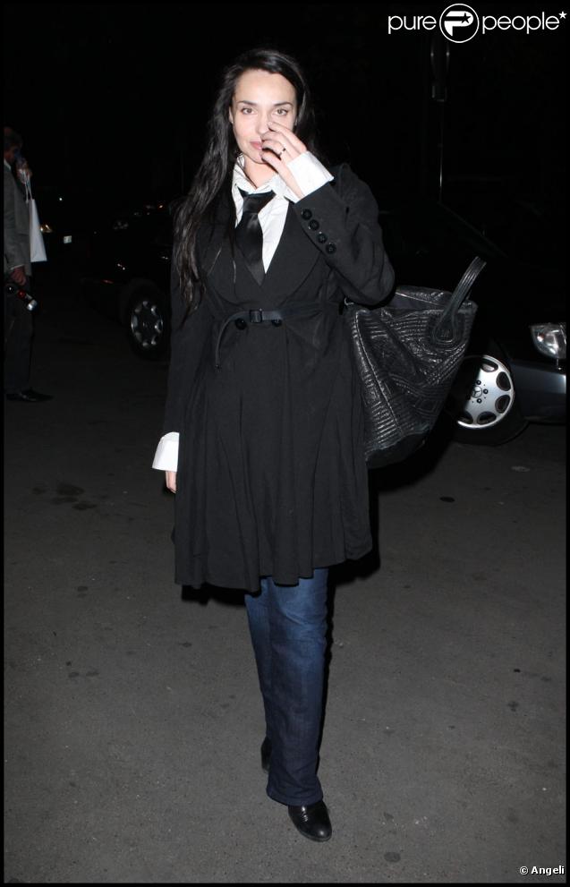 Béatrice Dalle au Palais de Tokyo pour assister à l'exposition 