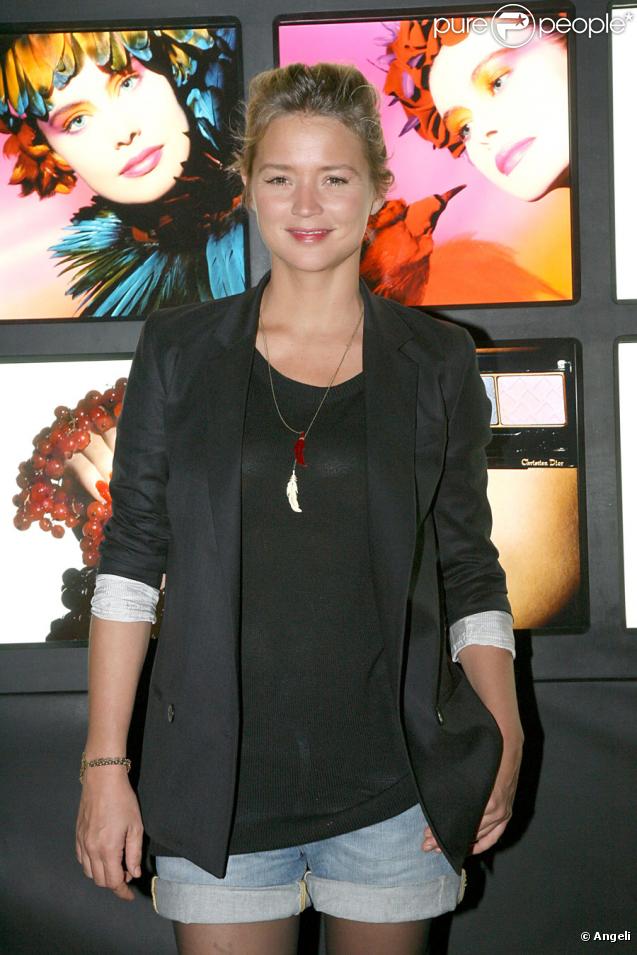 Virginie Efira à l'exposition 