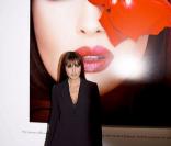 Monica Bellucci de toute beauté, habillée en Dior, à l'exposition 