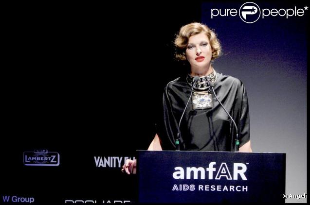 Linda Evangelista au gala de l'amfAR organisé dans le cadre de la Fashion Week de Milan. 28/09/09