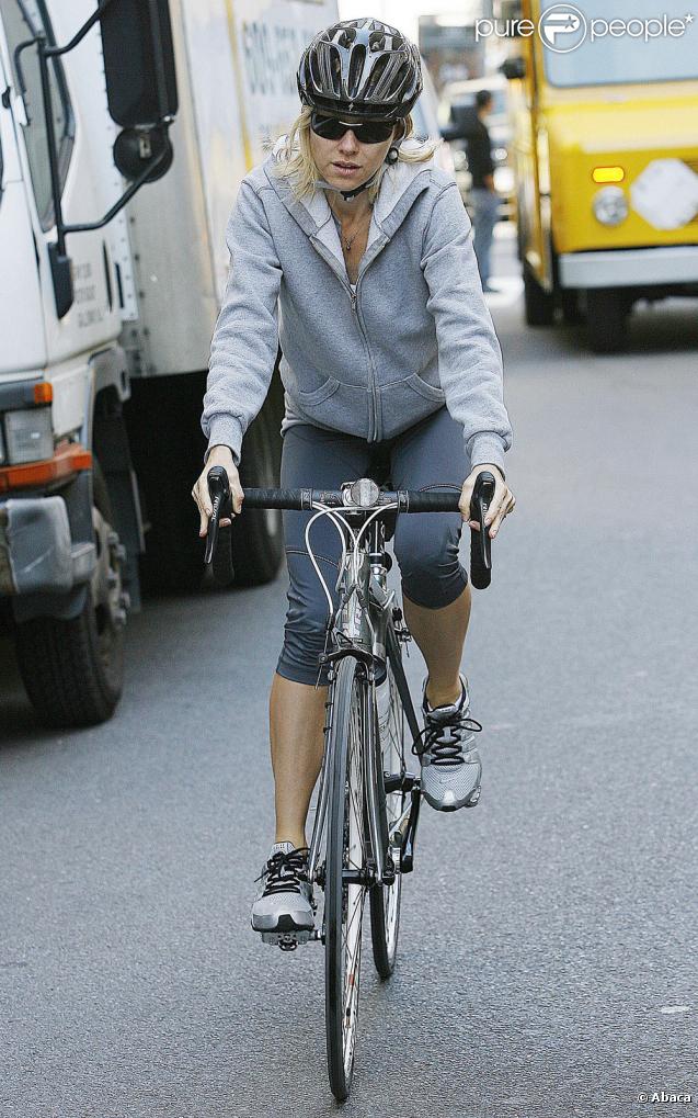 Naomi Watts se rafermit grâce au vélo (New York, 29 septembre 2009)