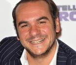François-Xavier Demaison parodie les témoins de Jean-Luc Delarue dans le  6/9  d'NRJ !