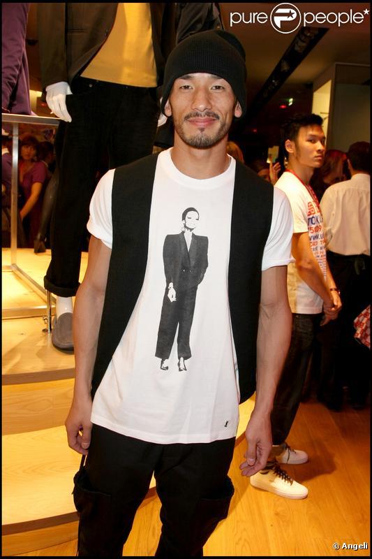 Hidoteshi Nakata à l'inauguration de la boutique Uniqlo à Paris le 30/09/09