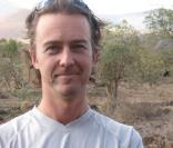 Edward Norton s'est récemment rendu au Kenya pour s'entraîner avant le marathon de New York qu'il courra le 1er novembre pour soutenir le peuple massaï et ses actions de protection de la nature.