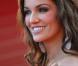 Dotée d"un regard profond, Nadia Farès fait partie des beautés du cinéma français. Ses yeux parfaitement maquillés prouvent que l"actrice sait se mettre en valeur. 