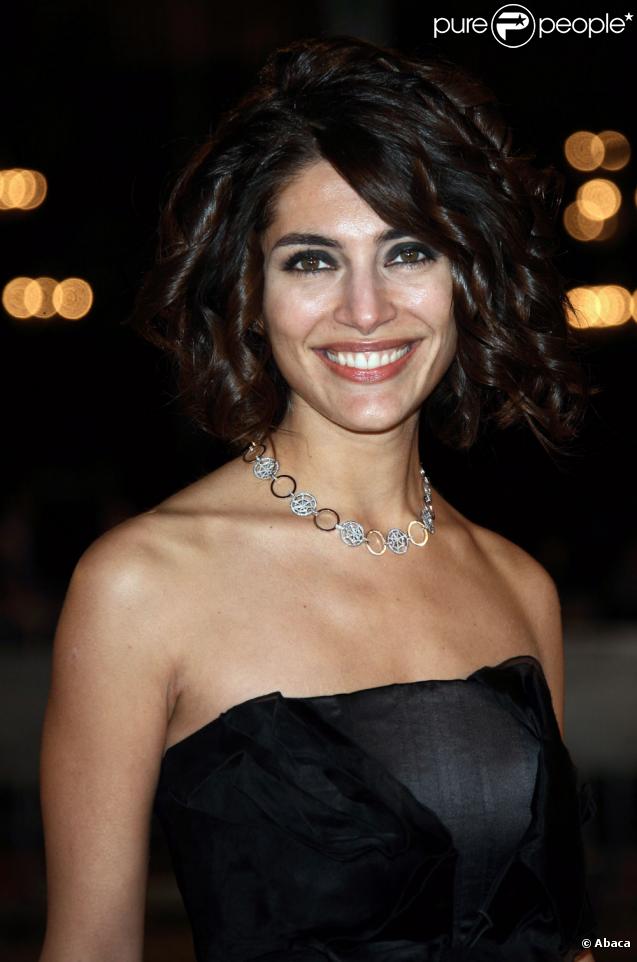 Le charme italien de Caterina Murino, c'est en premier lieu son regard, à la fois envoûtant et pétillant. 